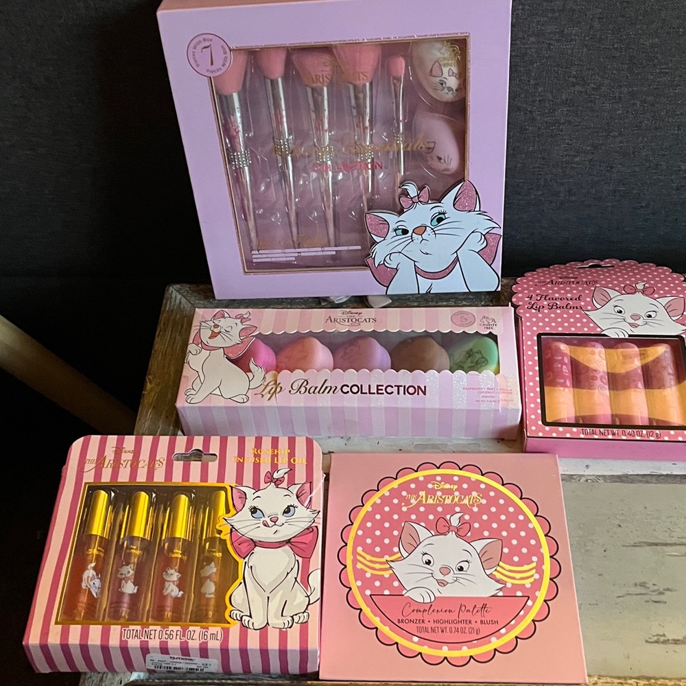 Disney Aristocrats Make Up Essentials Collection